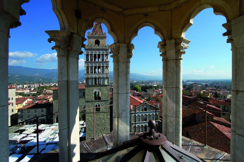 Pistoia e le camelie in fiore di Villa Torrigiani